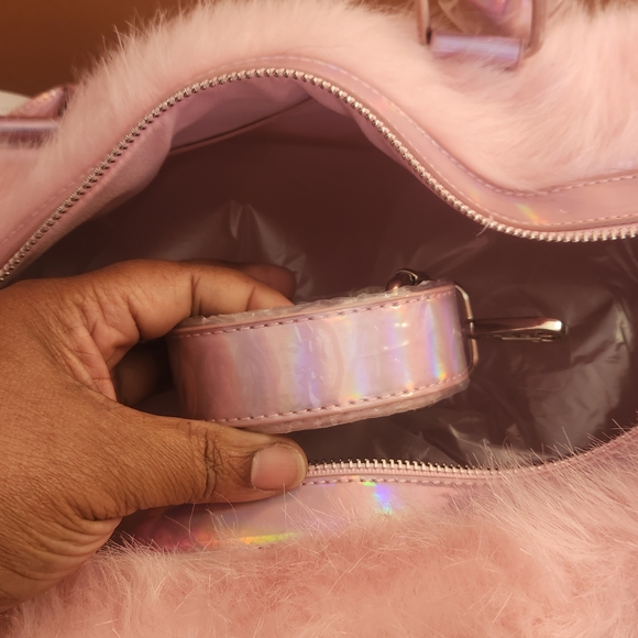 Sugar Thrillz Pink Furry Shaggadelic Bag Set with Iridescent Straps - Picture 5 of 5